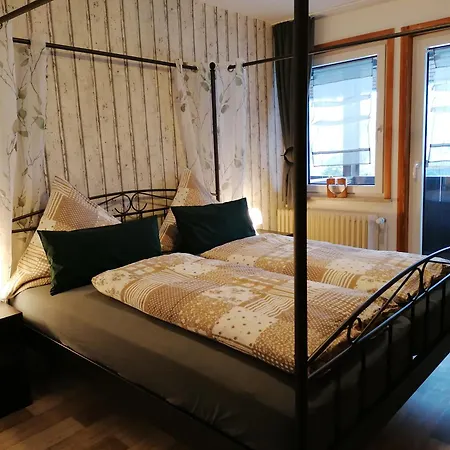 Am Reinhardswald - Eichenlaub - Mit Sauna